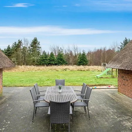 Large With Pool, And Sauna, 1500 Meters From The North Sea בית נופש