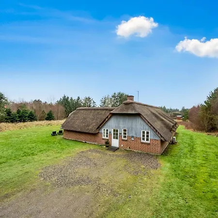 Сasa de vacaciones Large With Pool, And Sauna, 1500 Meters From The North Sea Ulfborg