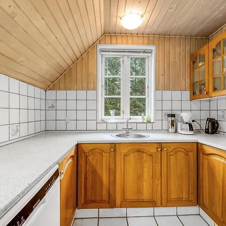 Large With Pool, And Sauna, 1500 Meters From The North Sea בית נופש